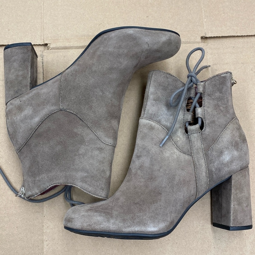 Ono by Born Taupe Suede Side‎ Tie Back Zip-up Block Heel Ankle Boots Size 7 NWOT